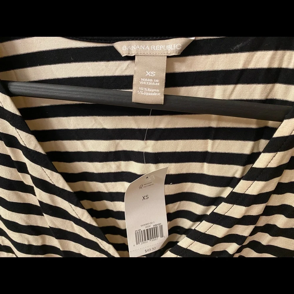 NWT Banana republic faux wrap top. Cream and black stripes. Long sleeve. Xs - Picture 2 of 4